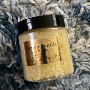 French vanilla bath salt with rose oil